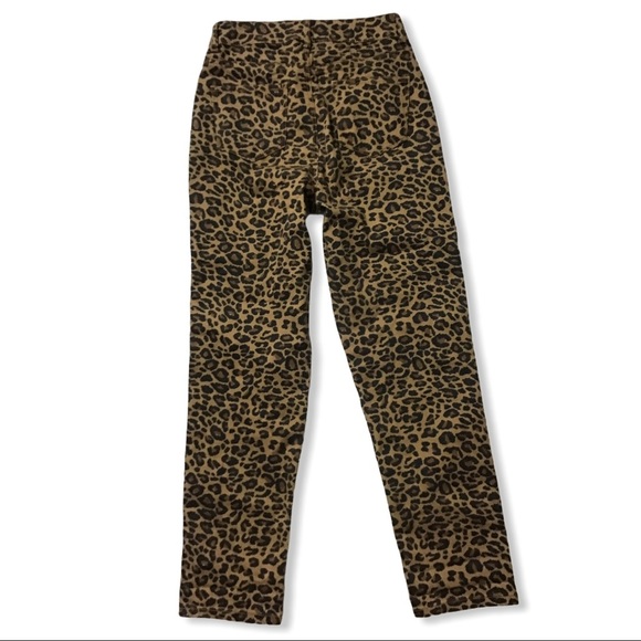 Time & Tru Leopard Hi Rise Straight Crop Jeans 2 - Picture 5 of 12
